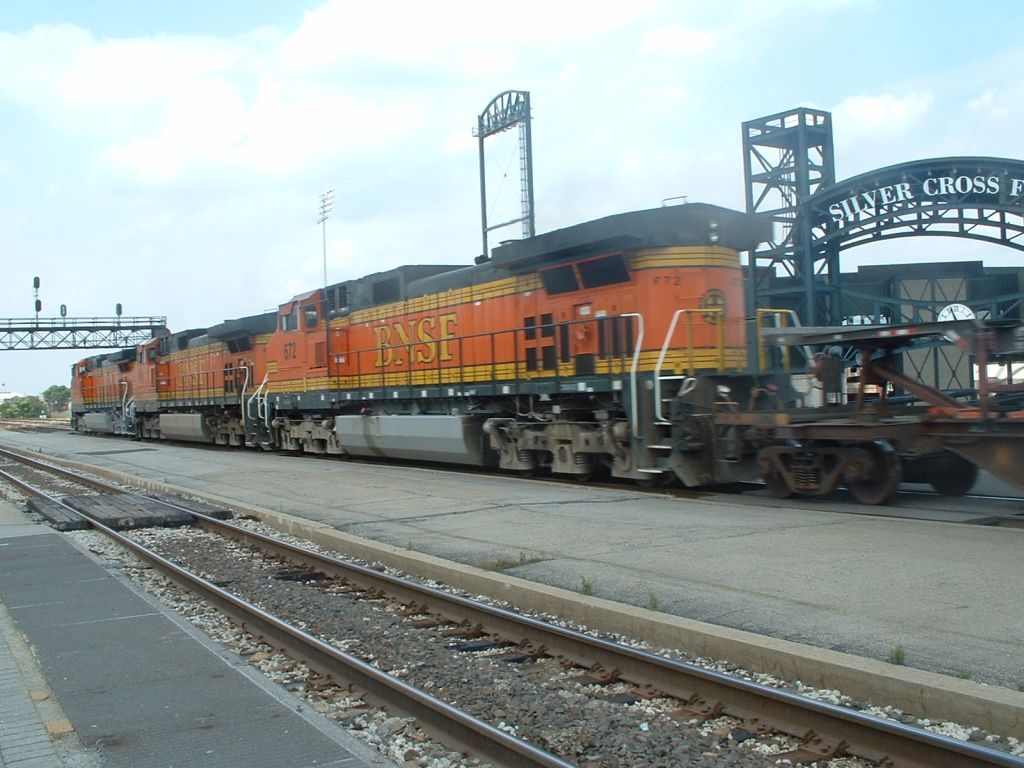 BNSF 672